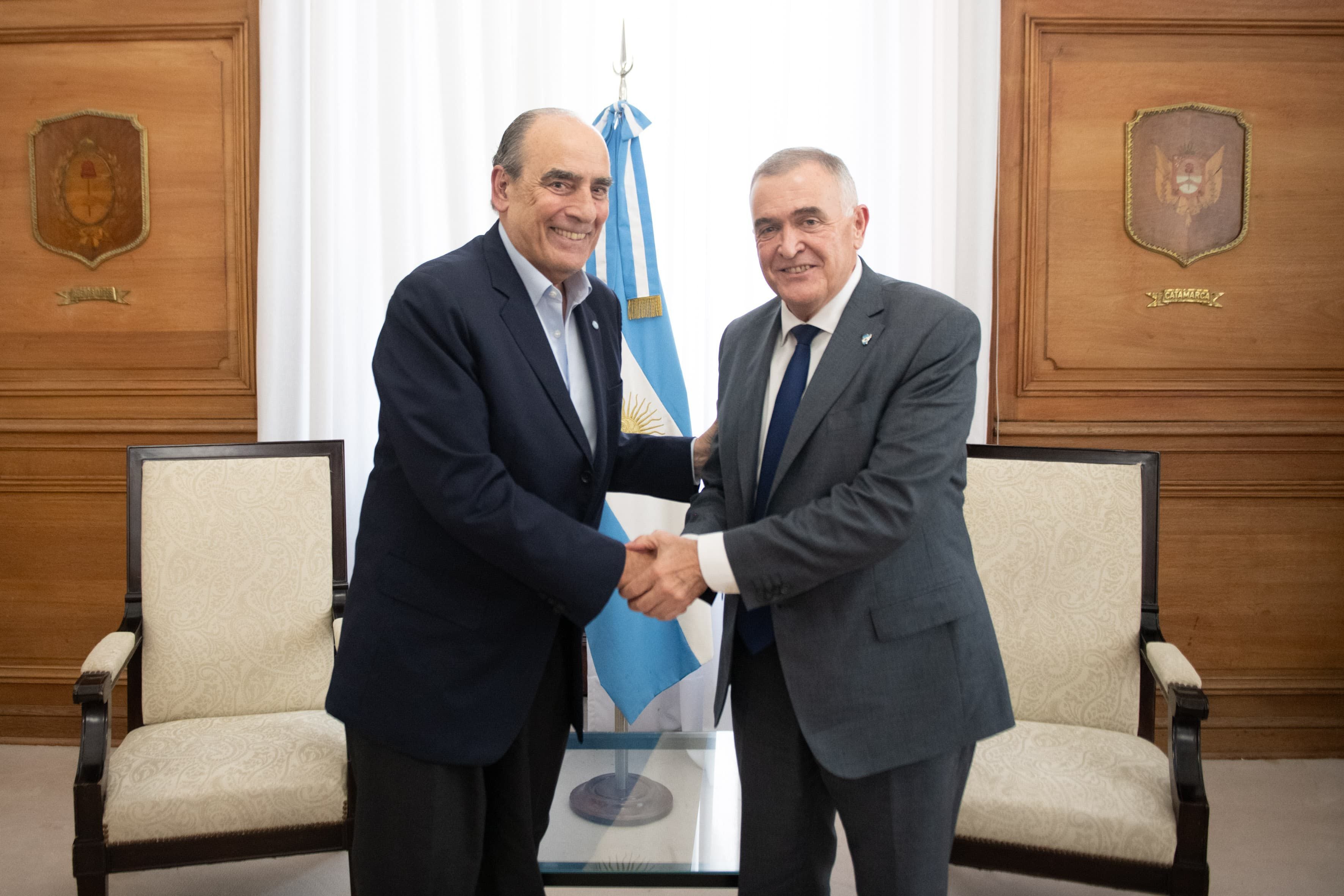 El gobernador de Tucumán, Osvaldo Jaldo, junto al ministro del Interior, Guillermo Francos