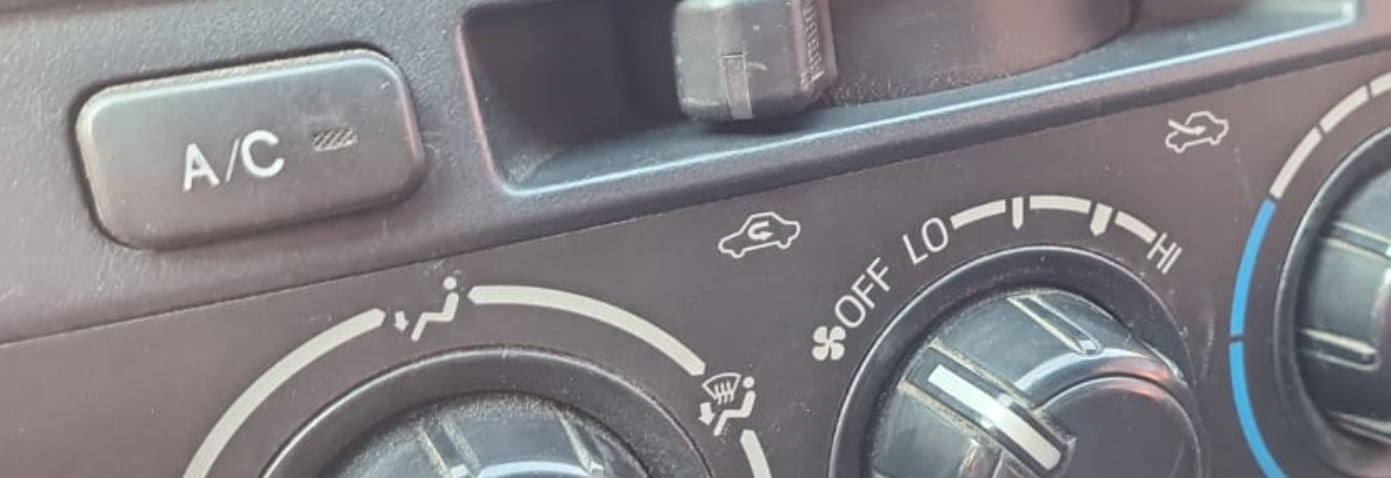 botón recirculación de un vehículo (Infobae)