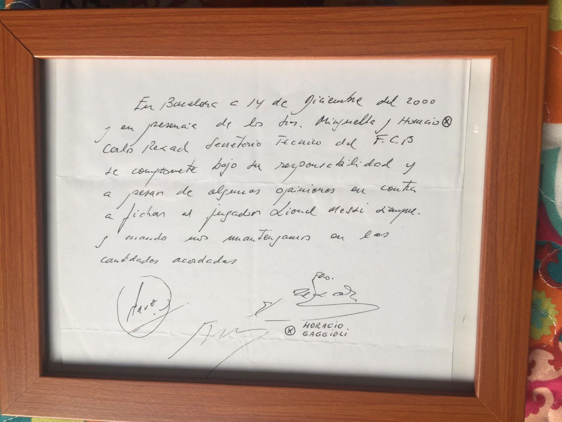 La servilleta con el compromiso que Carles Rexach firmó en nombre del Barcelona para contratar a Lionel Messi