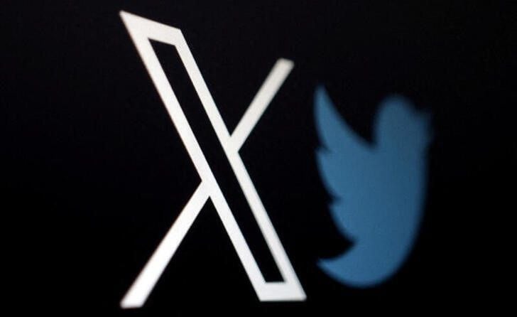 Ilustración fotográfica del logo de la red social X junto al anterior de Twitter. (REUTERS/Dado Ruvic)