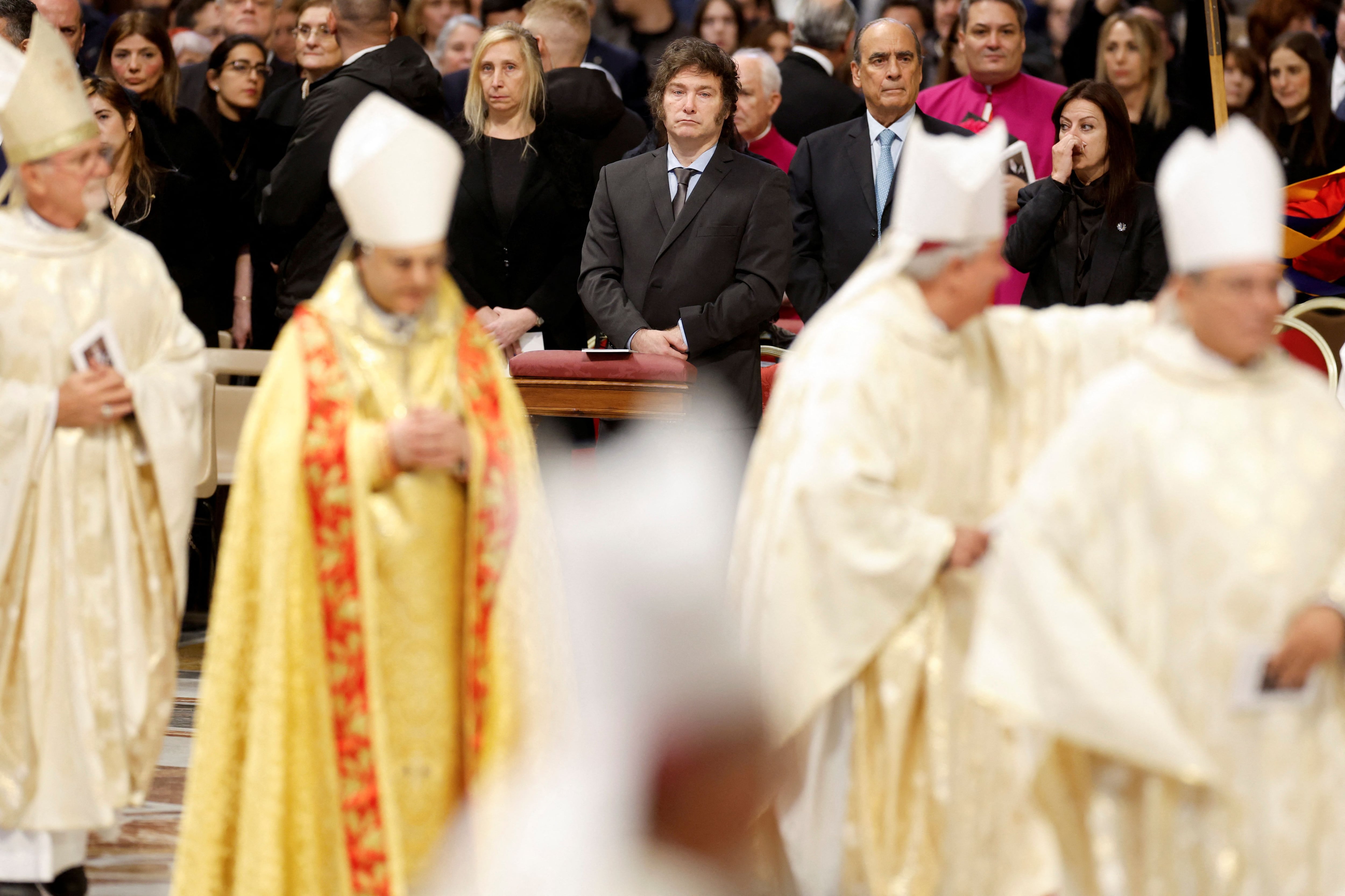 El presidente Javier Milei durante la ceremonia en la Basílica de San Pedro (REUTERS/Remo Casilli)