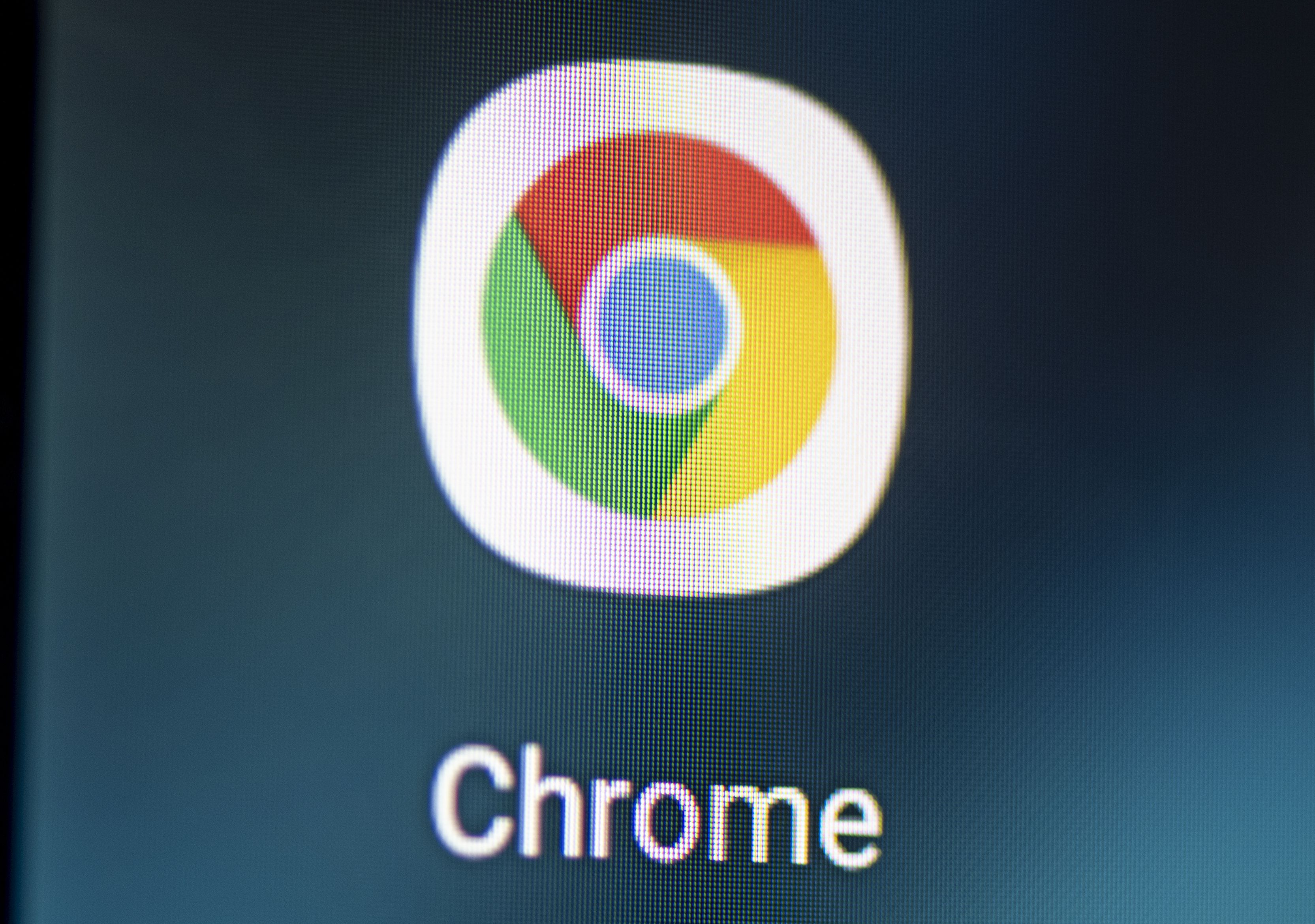 Logo del navegador Google Chrome en una app para dispositivos móviles. (Fabian Sommer/dpa/EP) 