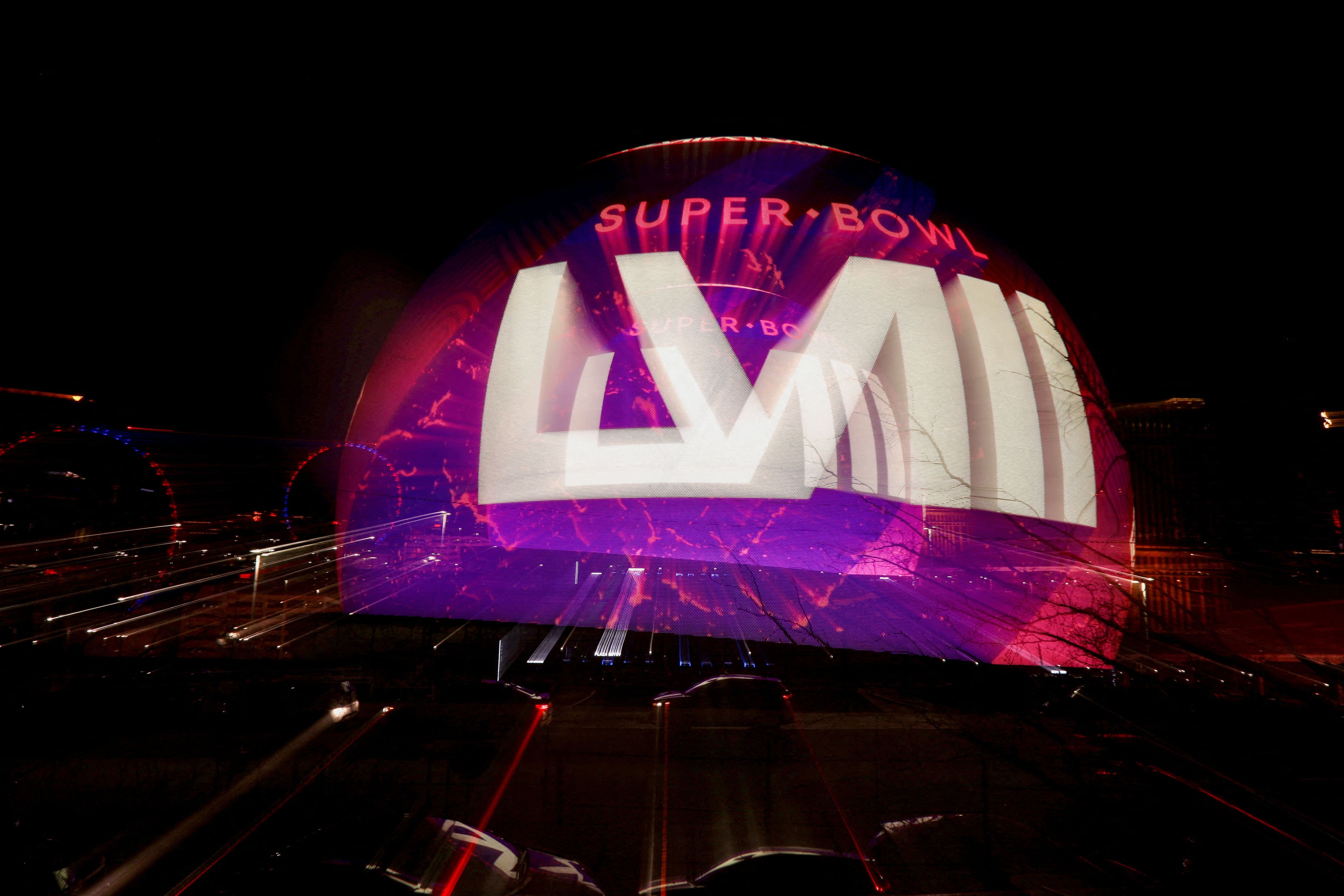 Vista de la Esfera mostrando el logotipo de la Super Bowl LVIII, en Las Vegas, Nevada (REUTERS/Maria Alejandra Cardona)