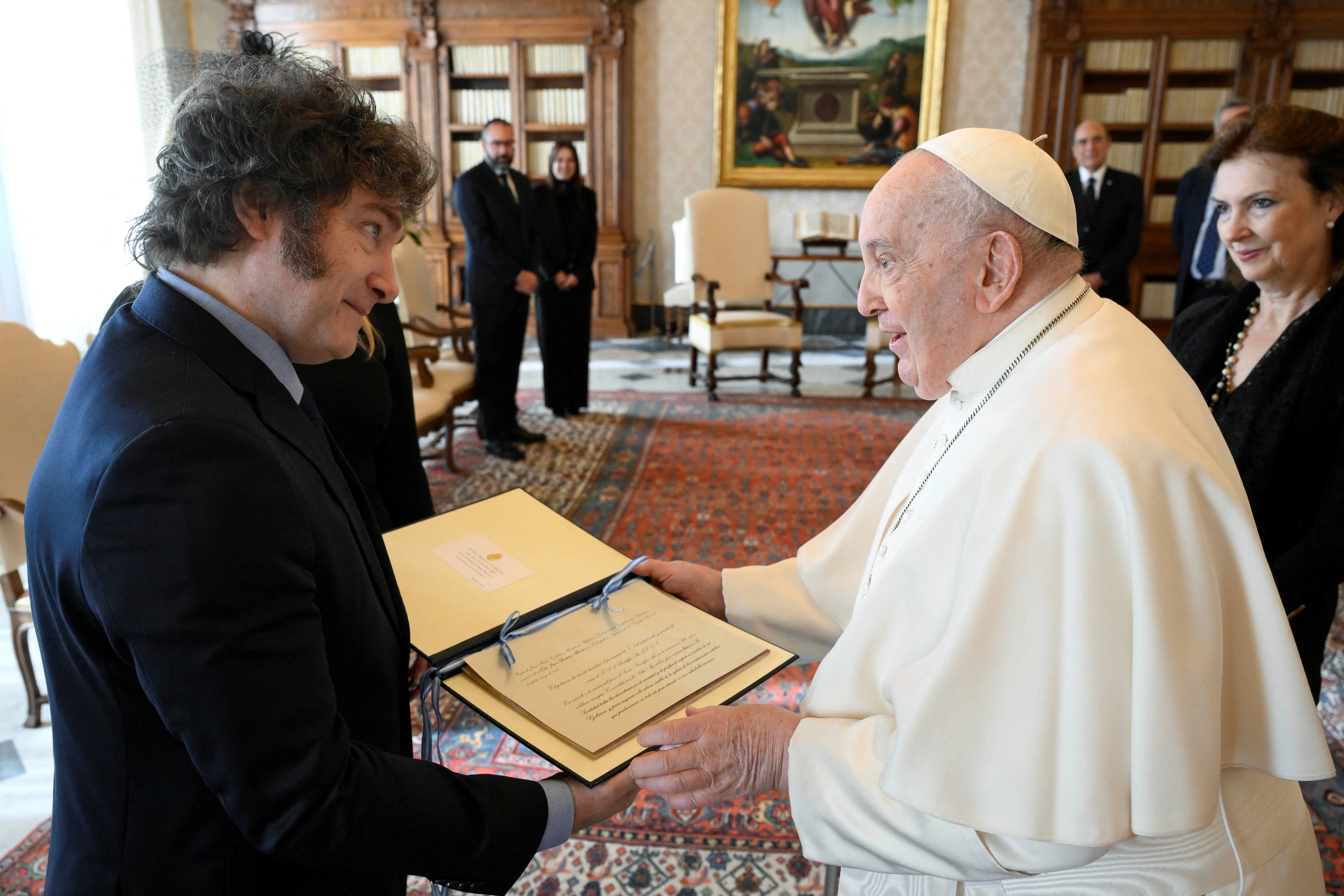 Javier Milei junto al Papa Francisco en la cumbre que llevaron a cabo este lunes