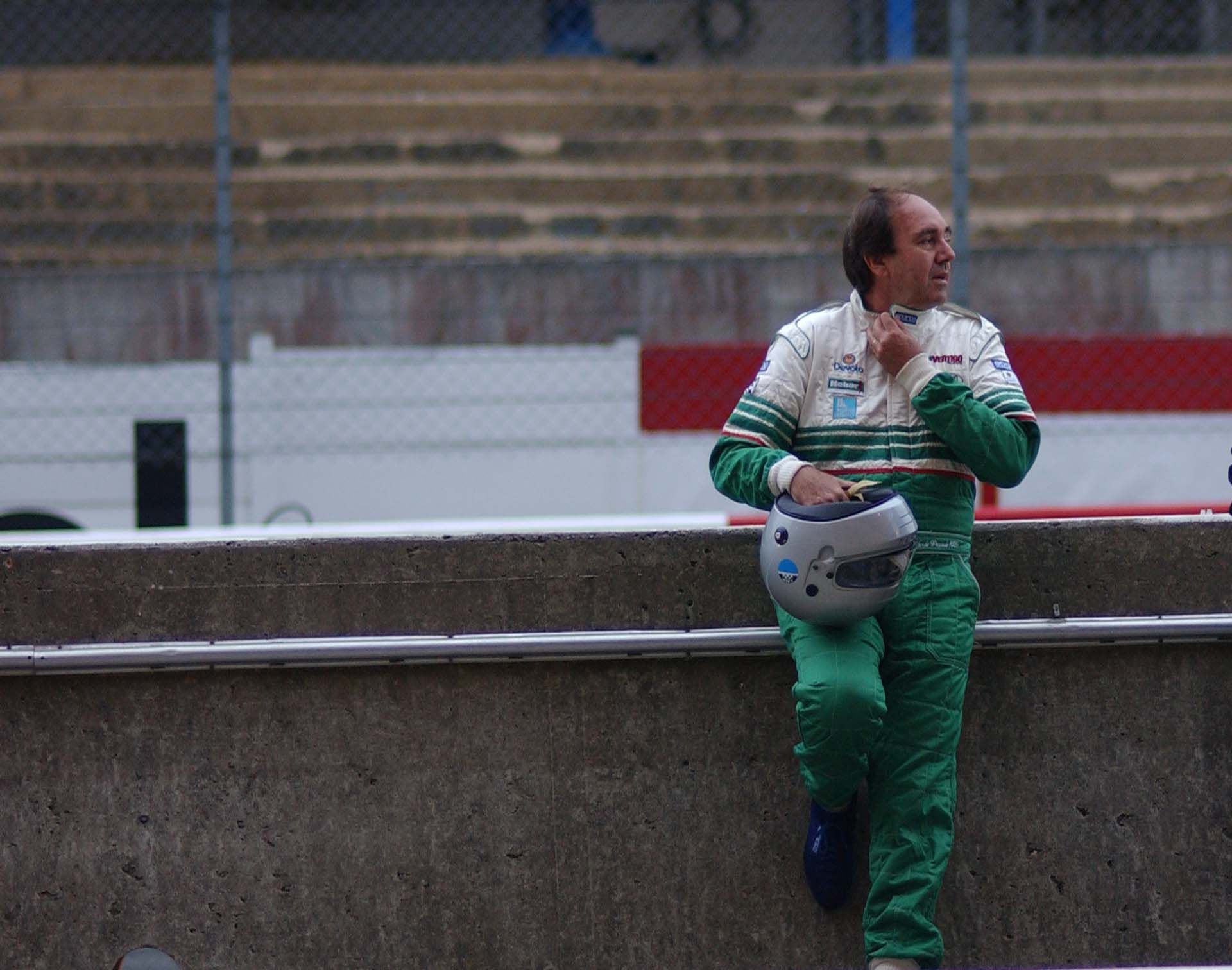 Fernando Parrado, un amante del deporte, en una carrera de autos clásicos de las 24 Horas Le Mans. El automovllismo llegó después de que se retirara del rugby.