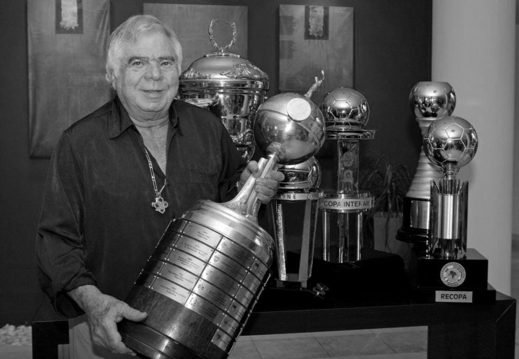 Osvaldo Domínguez Dibb, el presidente más ganador de la historia del fútbol paraguayo con la Copa Libertadores que obtuvo con Olimpia. Falleció el 2 de febrero de 2024 a los 83 años (Conmebol)