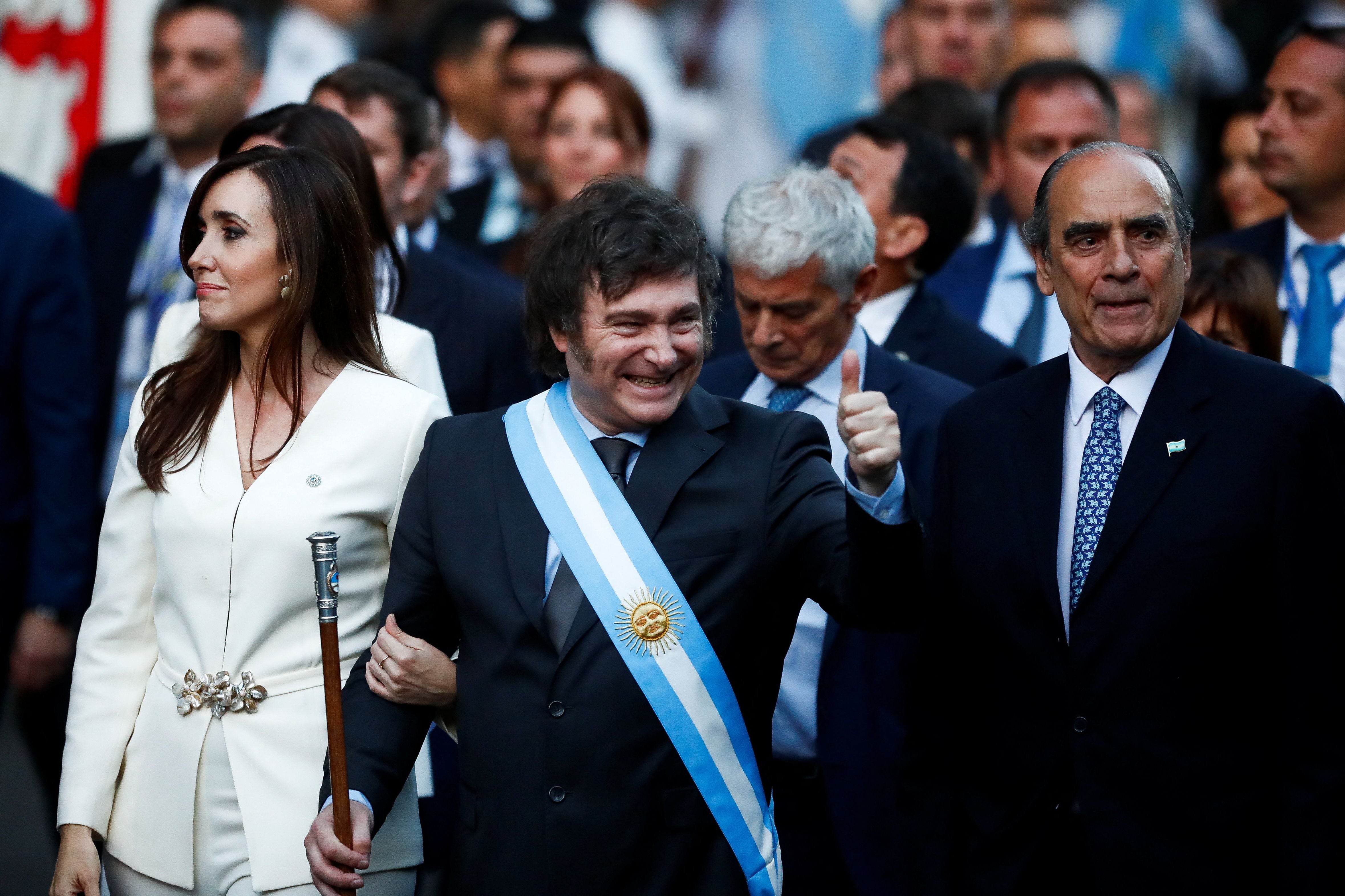 El presidente Javier Milei y la vice Victoria Villarruel mantienen una imagen positiva alta y superior al 50 por ciento (REUTERS/Martin Cossarini)