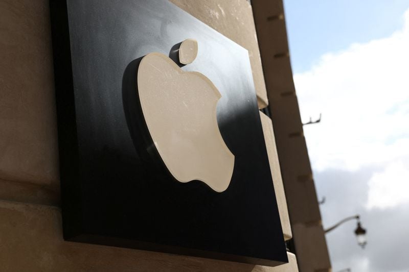 Solo las empresas designadas como guardianes de acceso por la Comisión, que es el caso de Apple, estarán sujetas a las obligaciones de la Ley de Mercados Digitales. (REUTERS/Stephanie Lecocq)