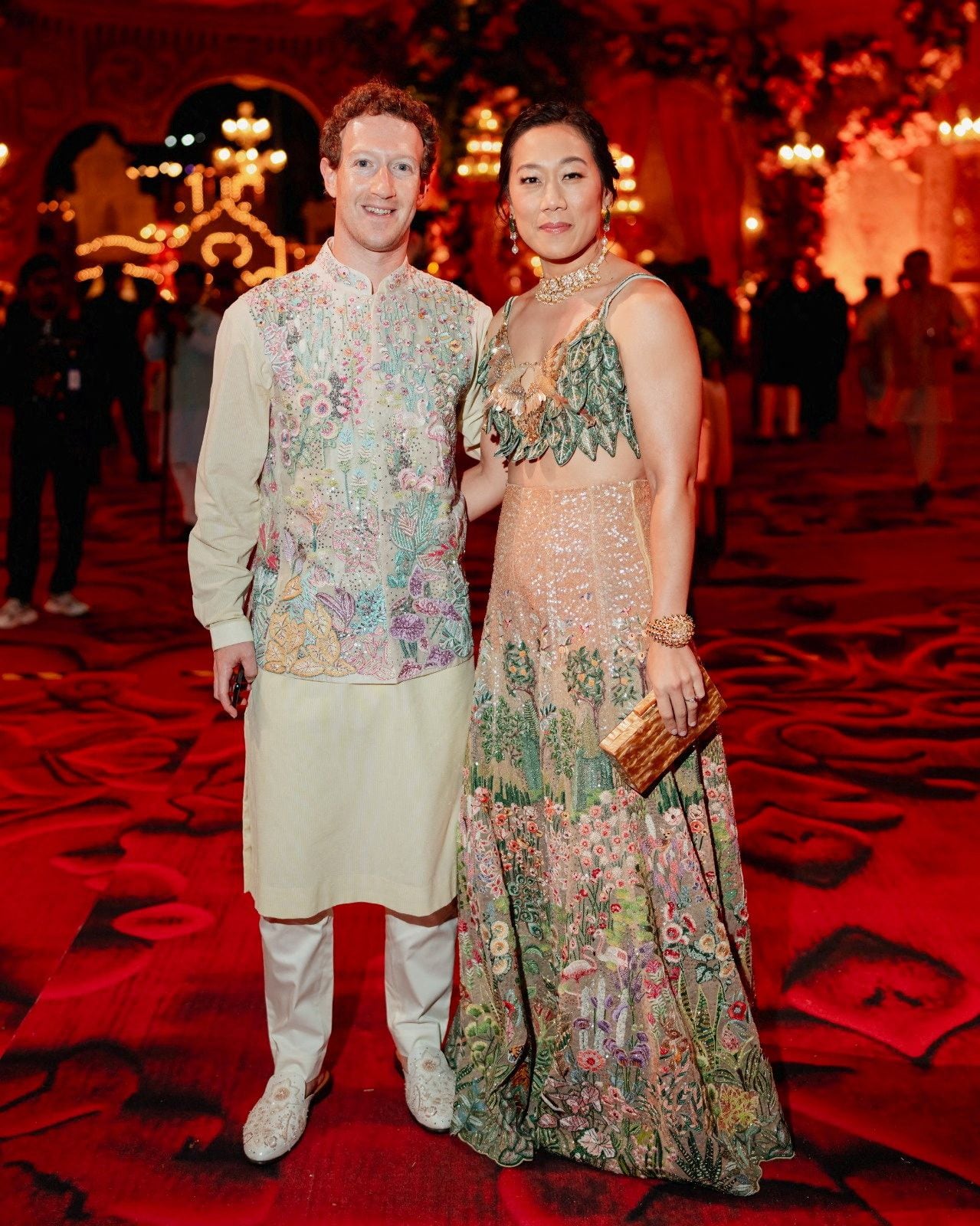 Mark Zuckerber, CEO de Meta, junto a su esposa Priscilla Chan en la boda de Anant Ambani y Radhika Merchant. (REUTERS)
