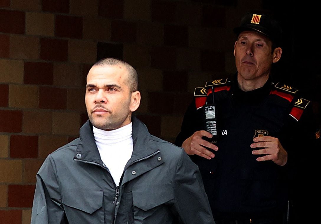 Dani Alves en su salida de prisión (REUTERS/Bruna Casas)