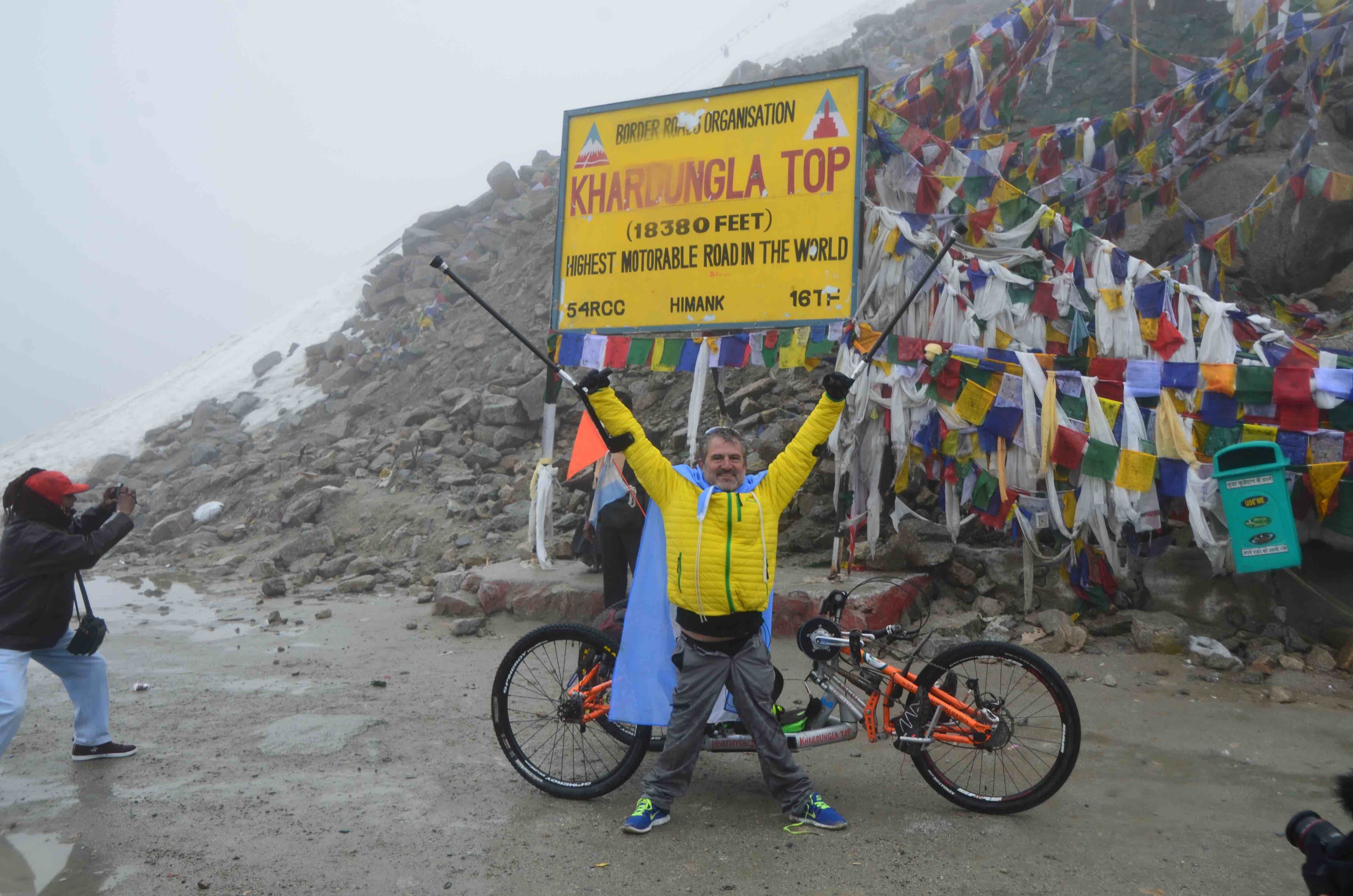 Jean, el día que llegó a los 5.600 metros en el Himalaya con una bicicleta adaptada (Jean Maggi)