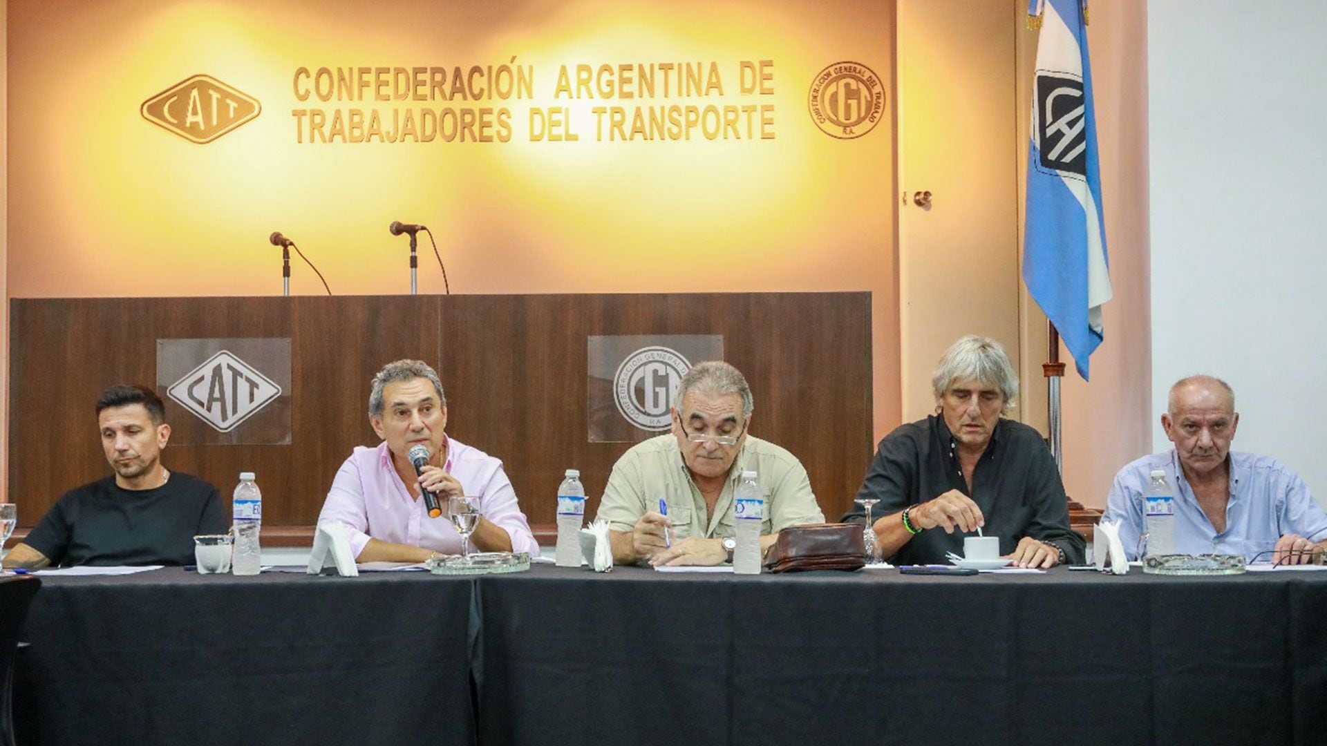 Reunión de la Confederación de Trabajadores del Transporte (CATT), presidida por Sergio Sasia y Juan Carlos Schmid