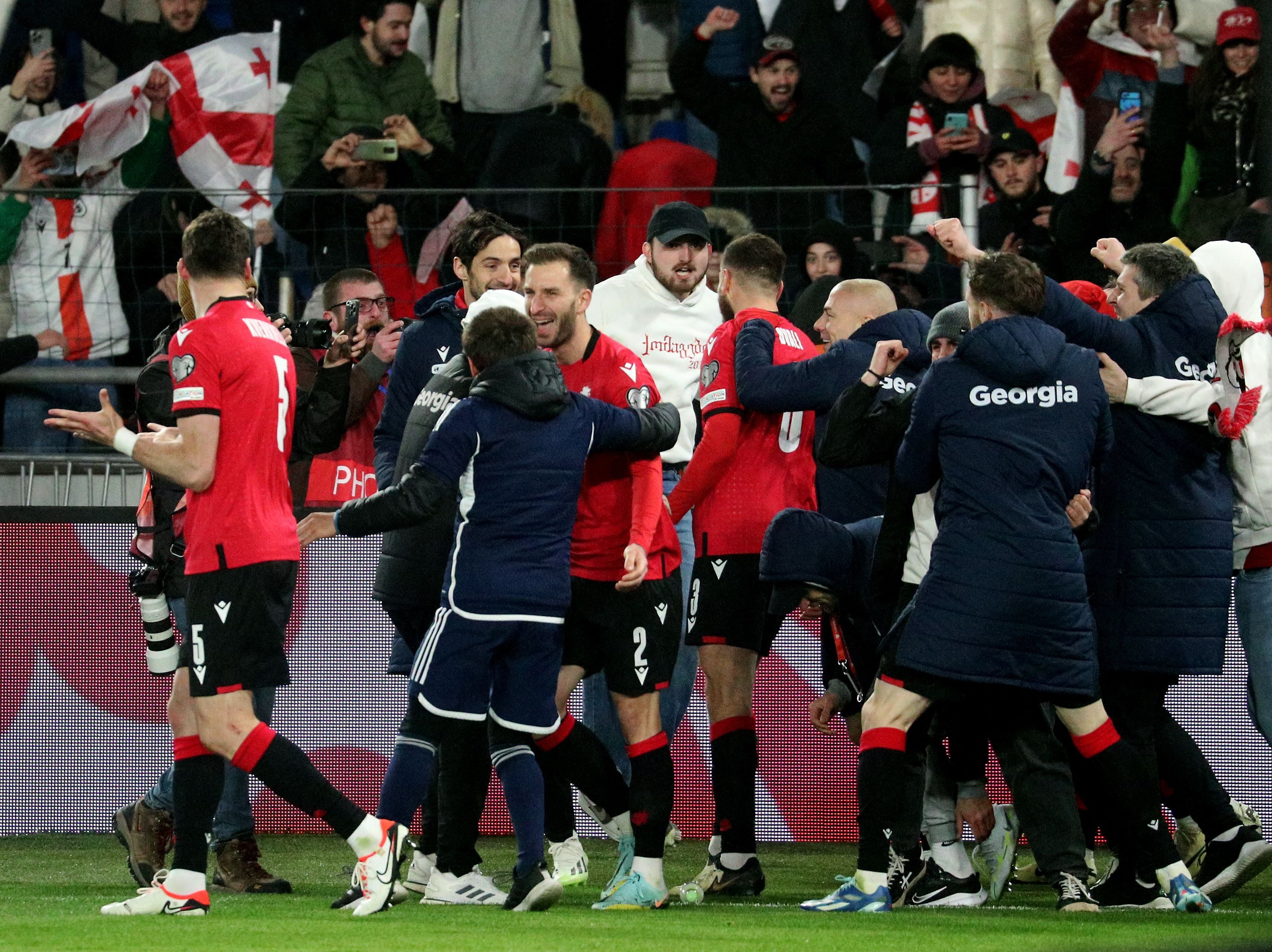 El festejo de los jugadores georgianos (REUTERS/Irakli Gedenidze)