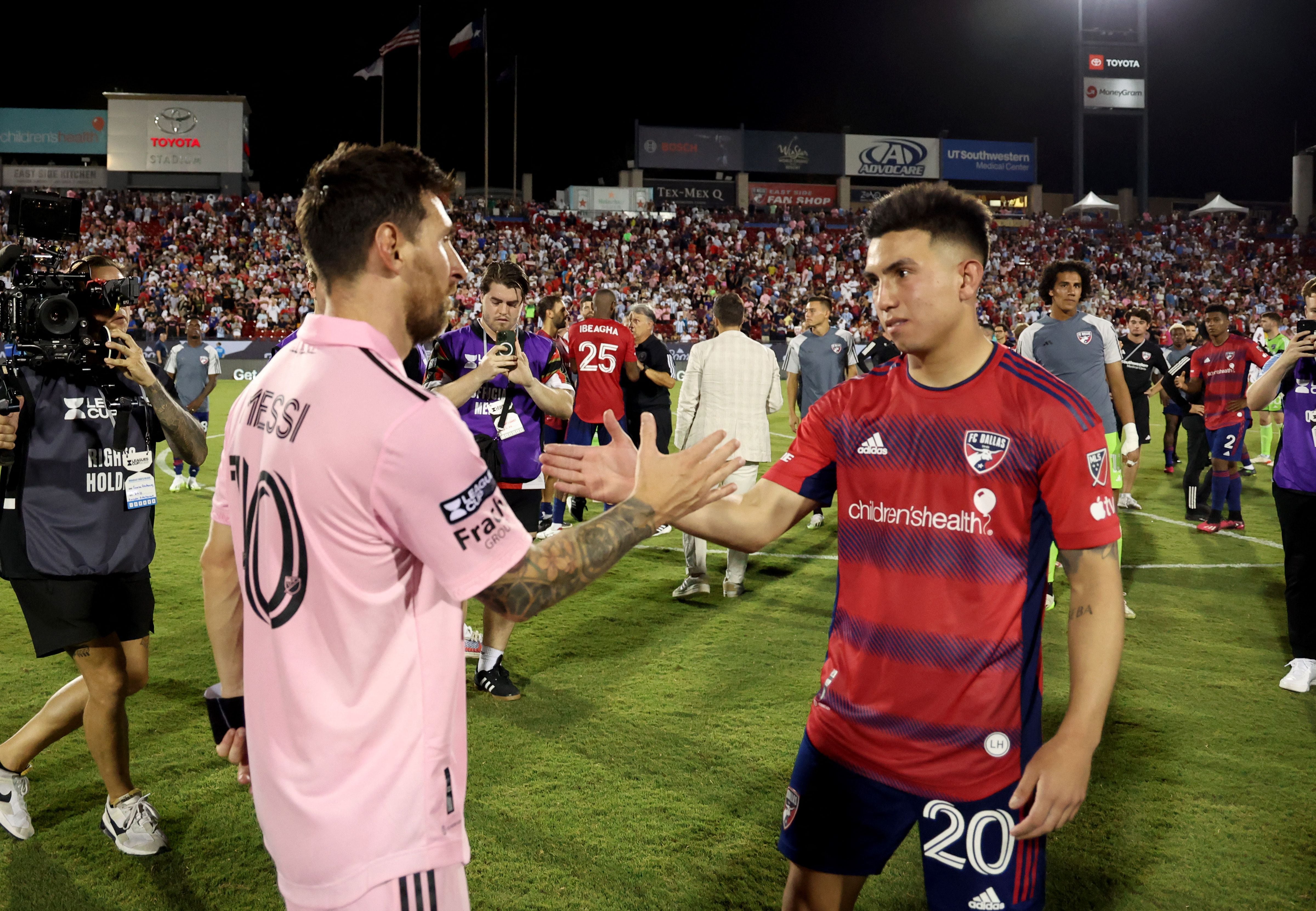 Velasco y su inolvidable experiencia jugando contra Messi en la MLS (Mandatory Credit: Kevin Jairaj-USA TODAY Sports)