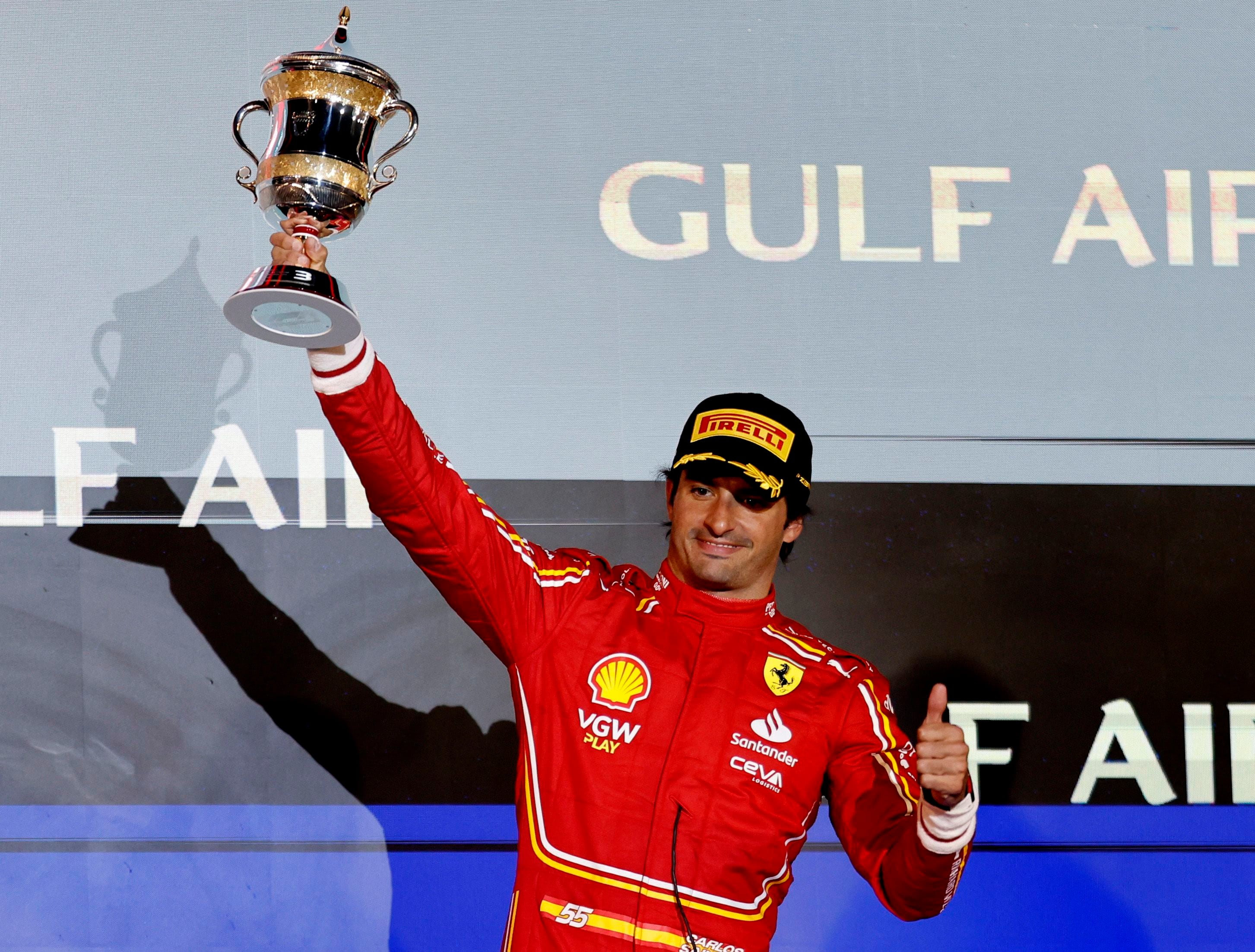 Sainz celebra su podio en Baréin (REUTERS).