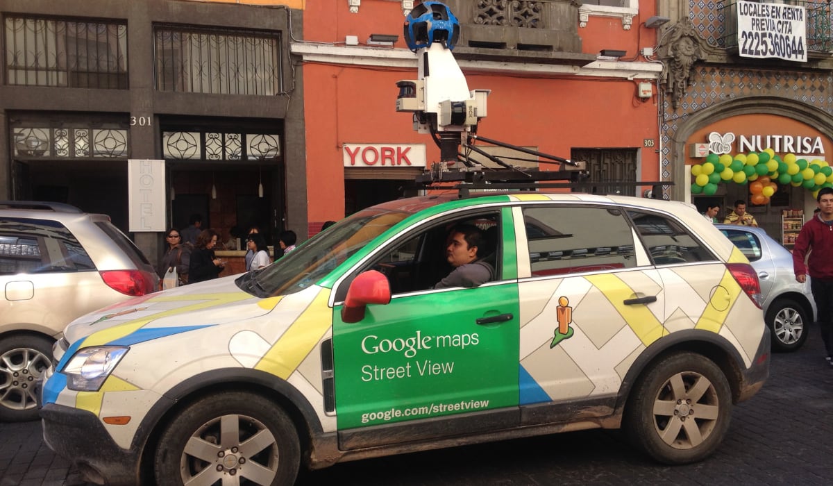 Estos vehículos llevan montados en el techo un sistema de cámaras esféricas que capturan imágenes en 360 grados mientras circulan por las calles y avenidas de ciudades alrededor del mundo. (Padaguan)