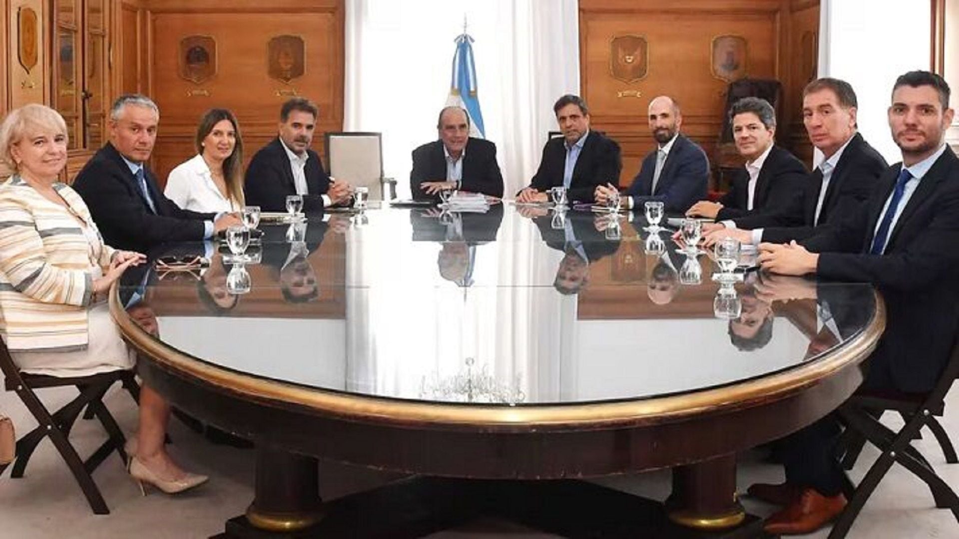 Diputados del PRO en la Casa Rosada junto al ministro del Interior Guillermo Francos y otros funcionarios nacionales