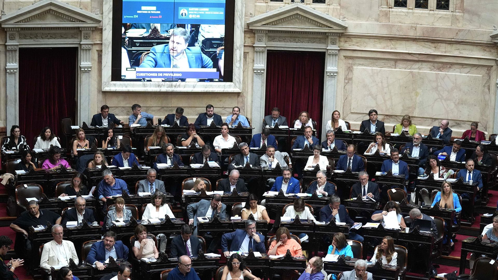 Debate de la Ley Ómnibus en el Congreso interior recinto portada