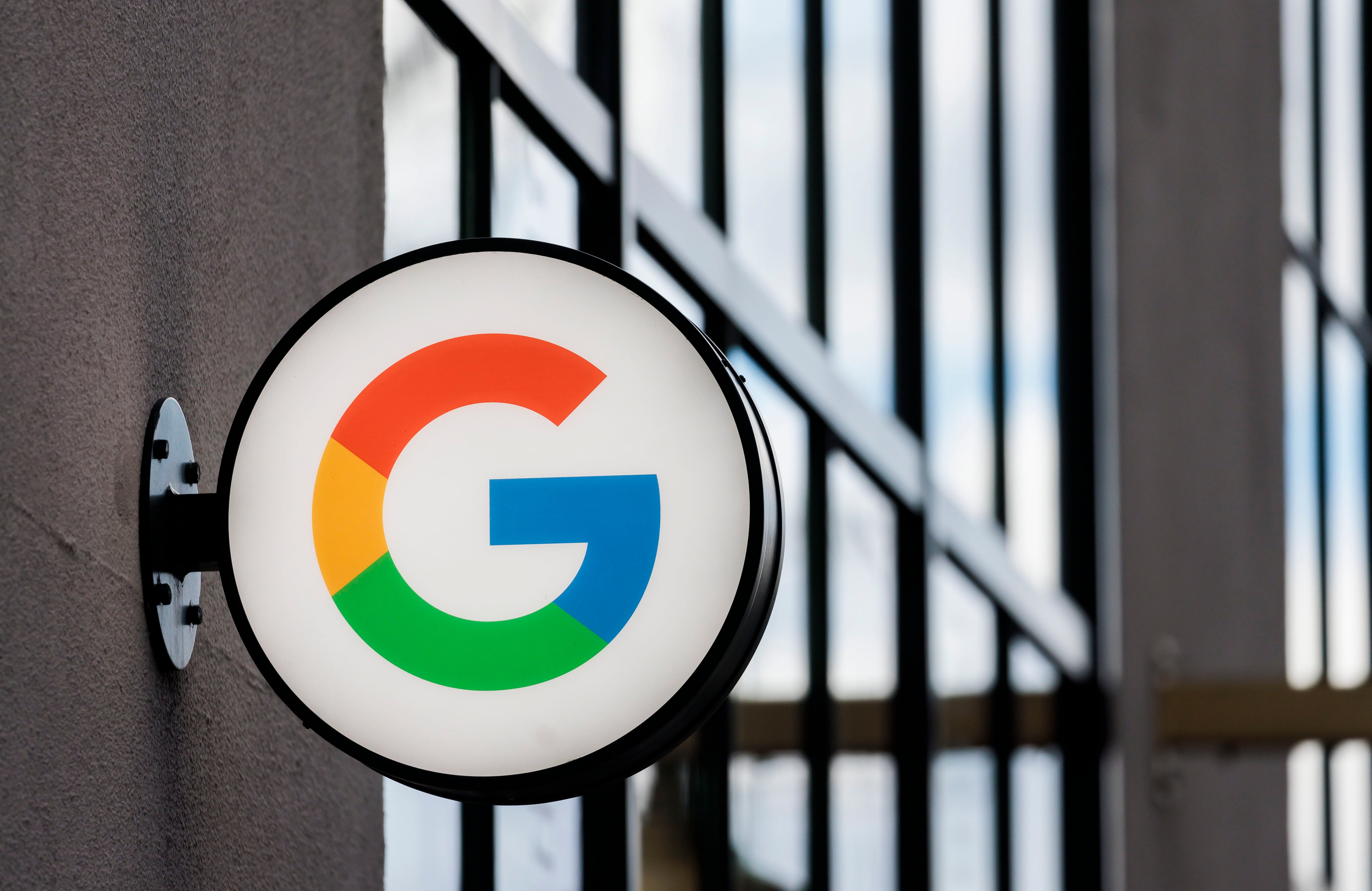 Google quiere educar a los usuarios con una estrategia que consiste en explicarlos como funciona la desinformación. (EFE)