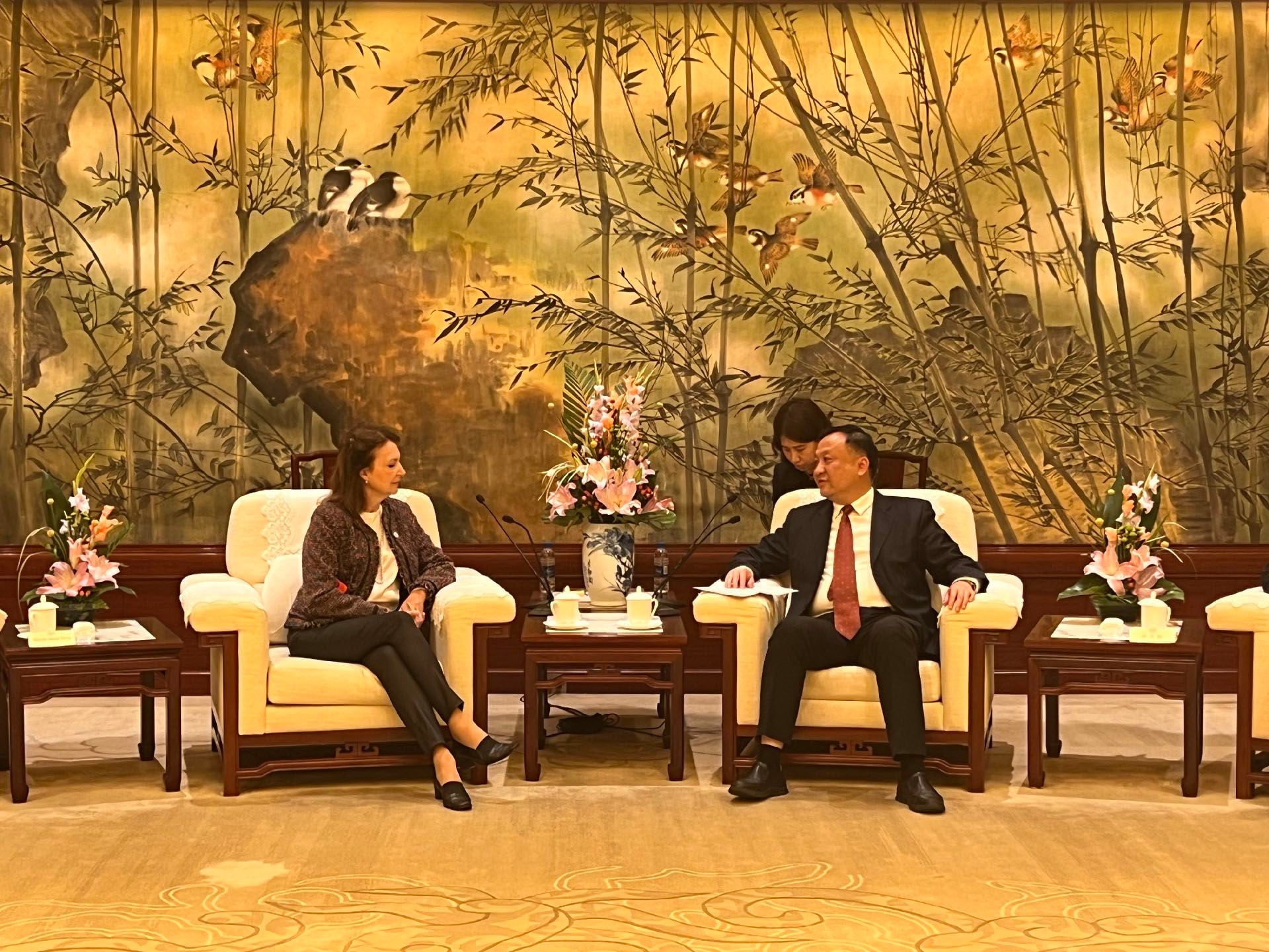 Diana Mondino viaje a China reuniones en Shangai con Santiago Bausilli y Pablo Quirno