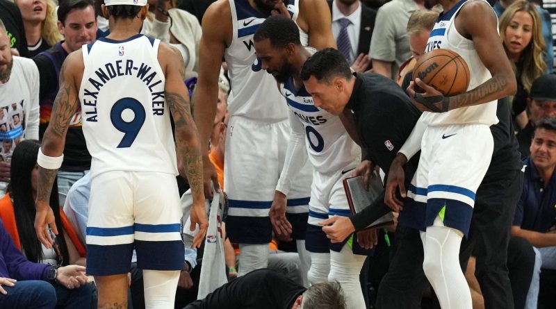 La escena más insólita en la NBA: un jugador salió fuera de la cancha, chocó contra su entrenador y lo lesionó de gravedad