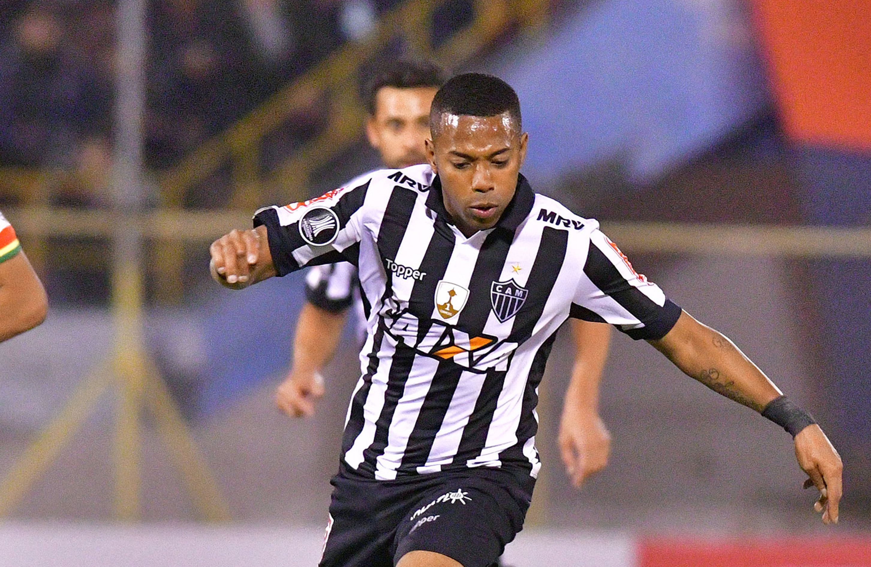 El ex futbolista Robinho durante un partido (EFE/Jorge Abrego/Archivo)