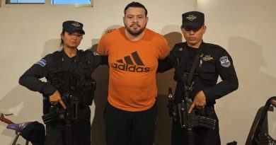 La Policía de El Salvador arrestó al comisionado de proyectos de Nayib Bukele por supuestos hechos de corrupción