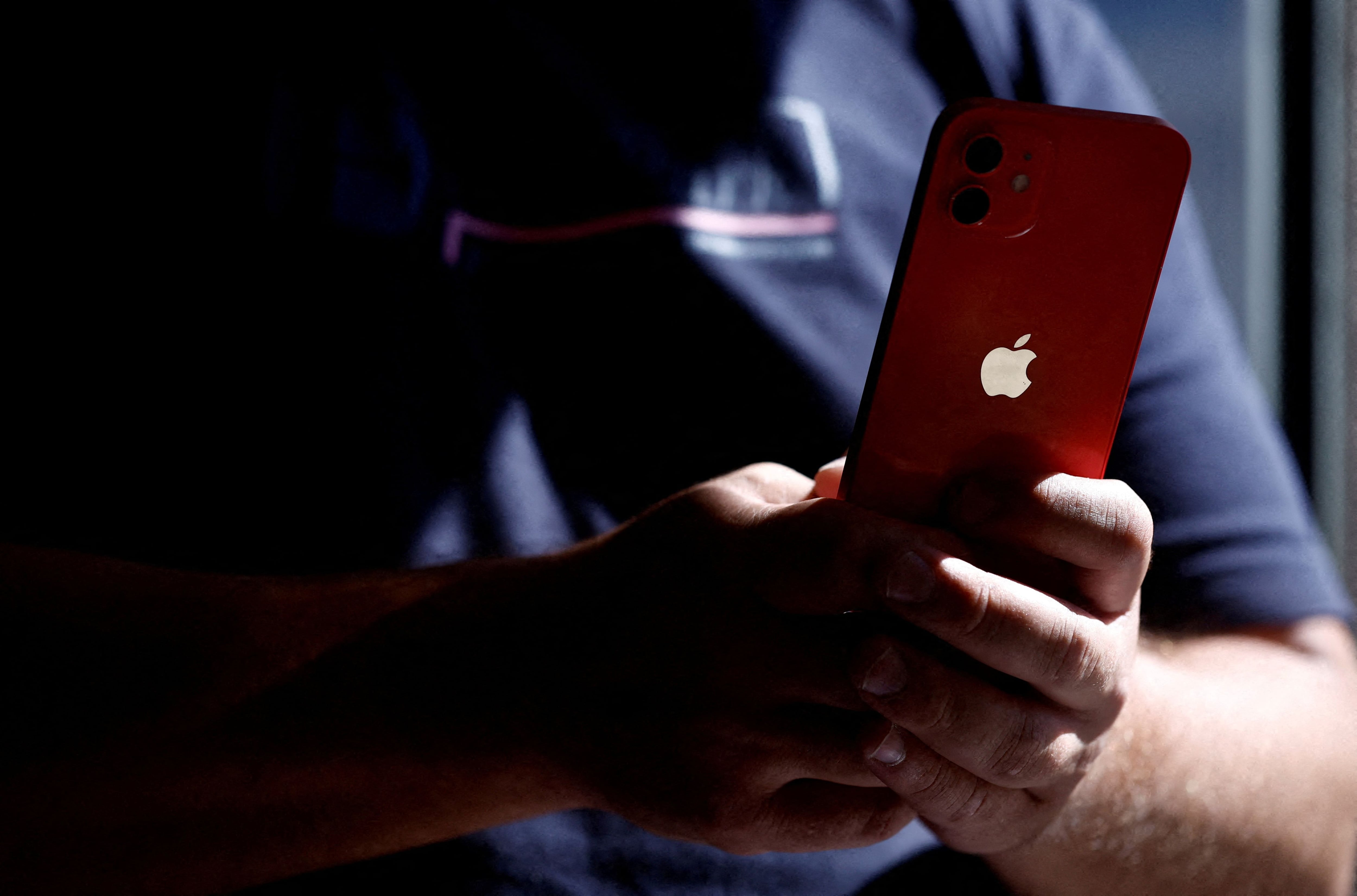 Apple ha hecho hincapié en la importancia de actualizar el software de dispositivos a iOS 17.4. (REUTERS/Stephane Mahe)