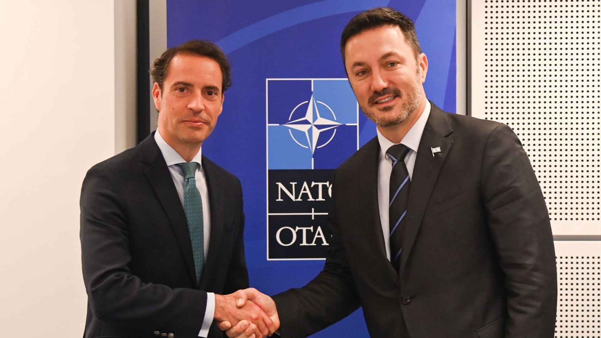 Luis Petri en la OTAN con Javier Colomina
