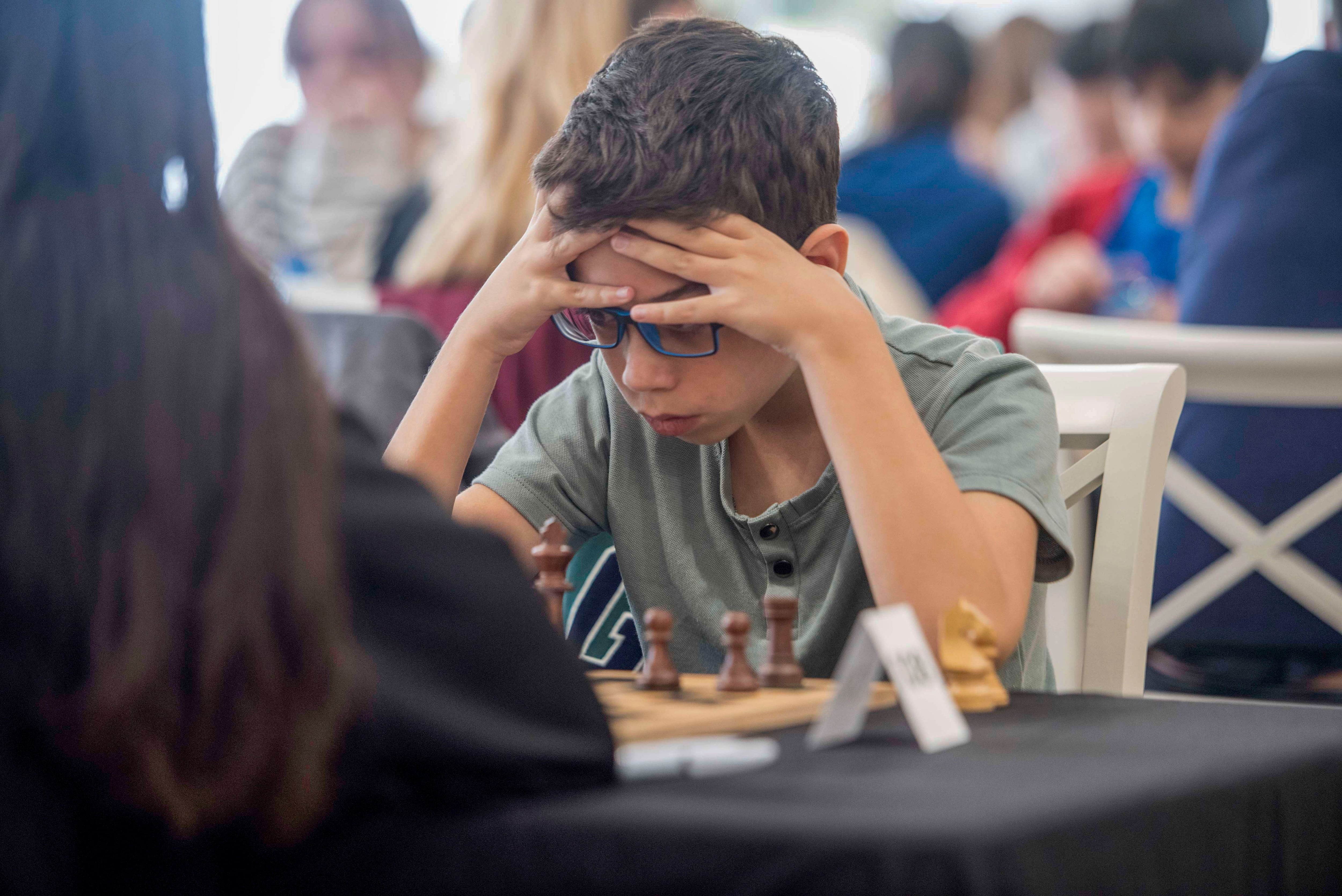 El jugador argentino Faustino Oro participa en la primera ronda del III Open Chess Menorca disputado en Ciutadella (Menorca). EFE/ David Arquimbau Sintes 