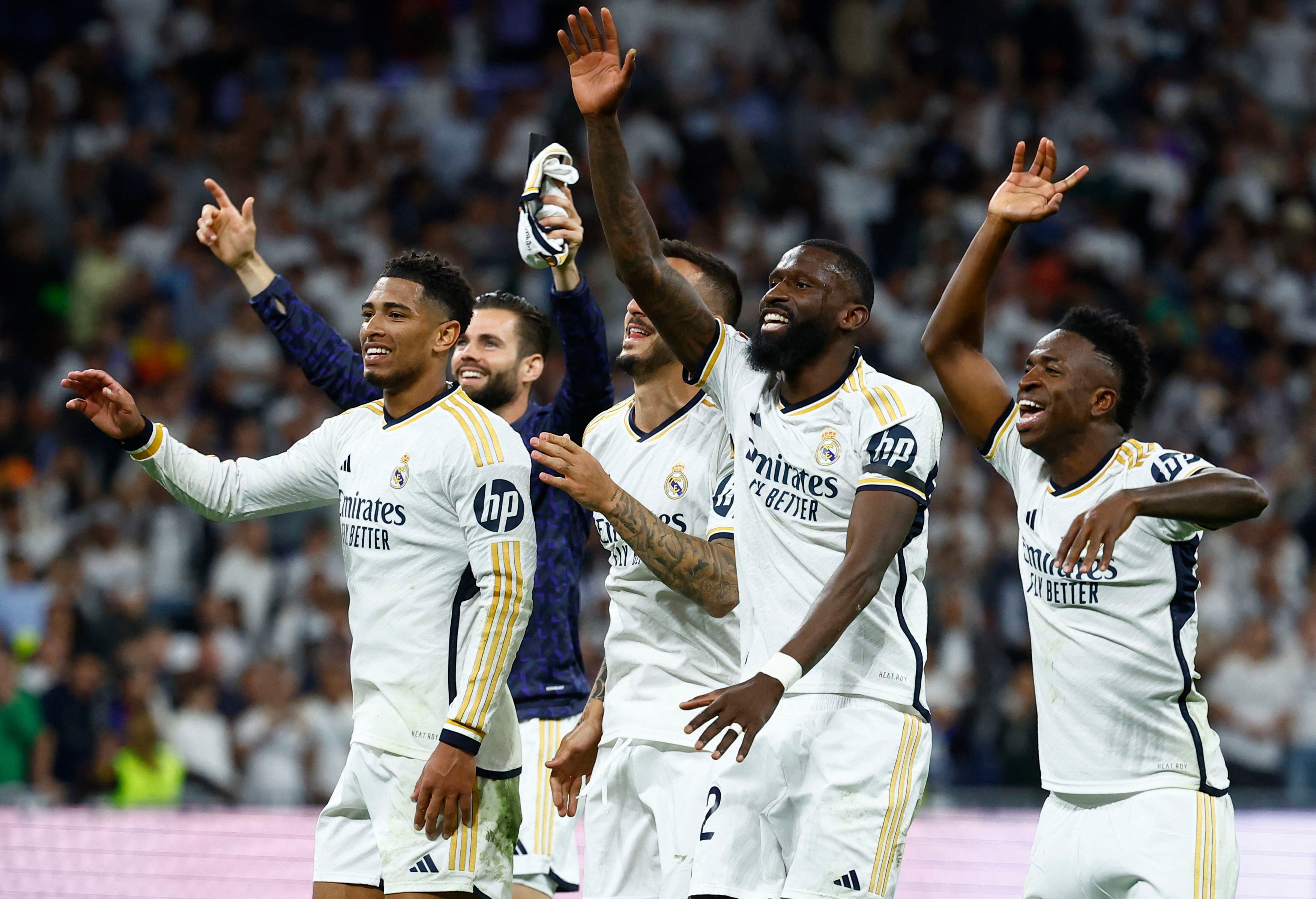 Los jugadores del Real Madrid celebran el triunfo en el clásico