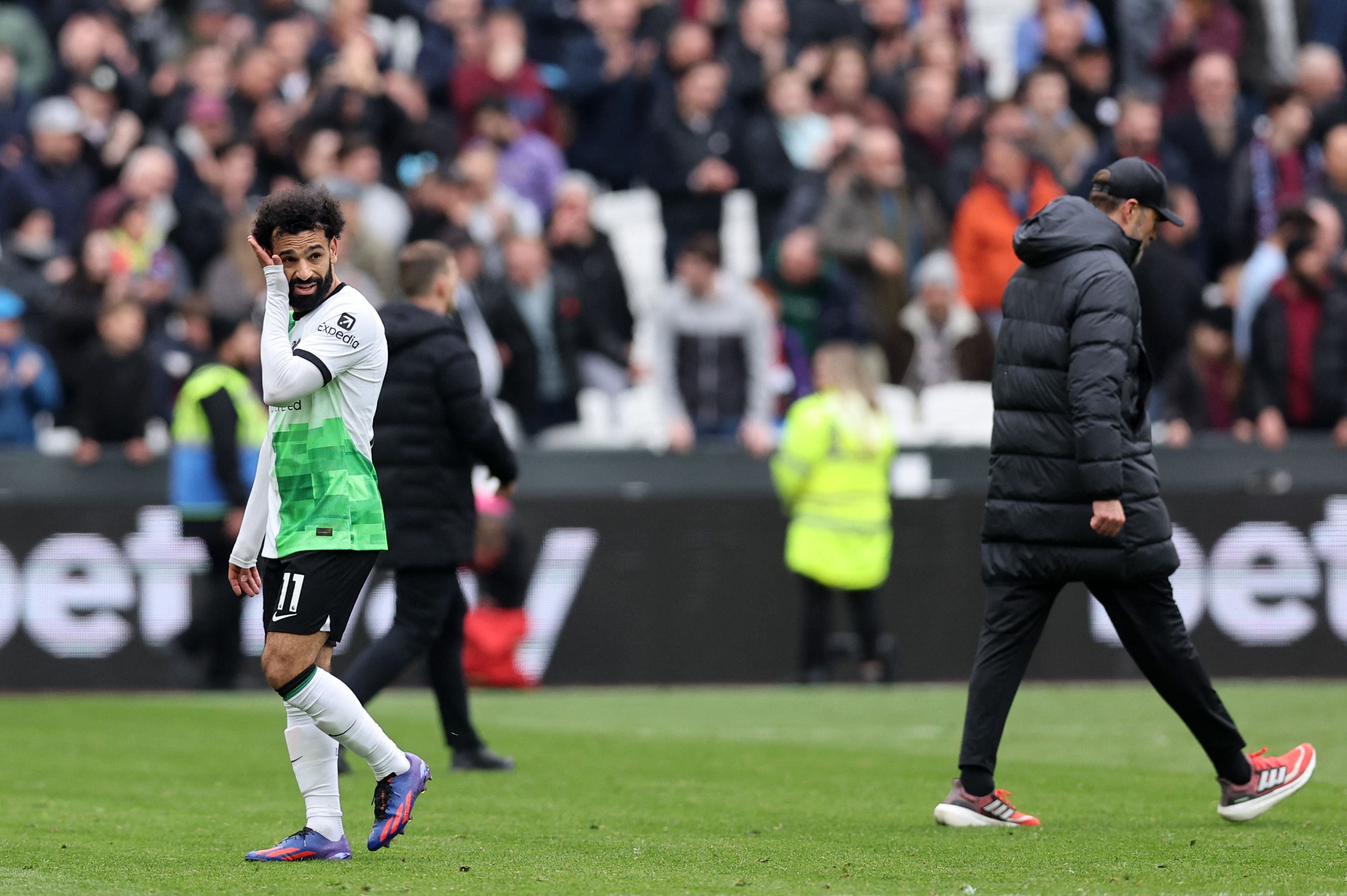 Mo Salah y Klopp tuvieron un acalorado cruce en el final del partido del Liverpool ante West Ham en Londres