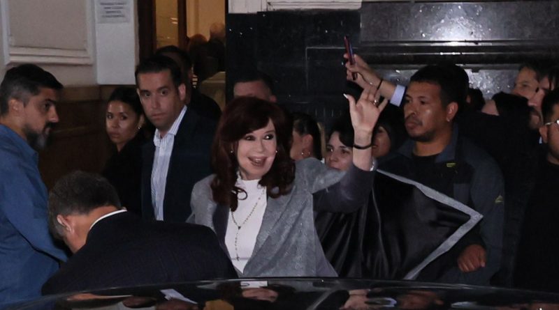 Cristina Kirchner habla en la inauguración del Salón de las Mujeres del Bicentenario en el Instituto Patria