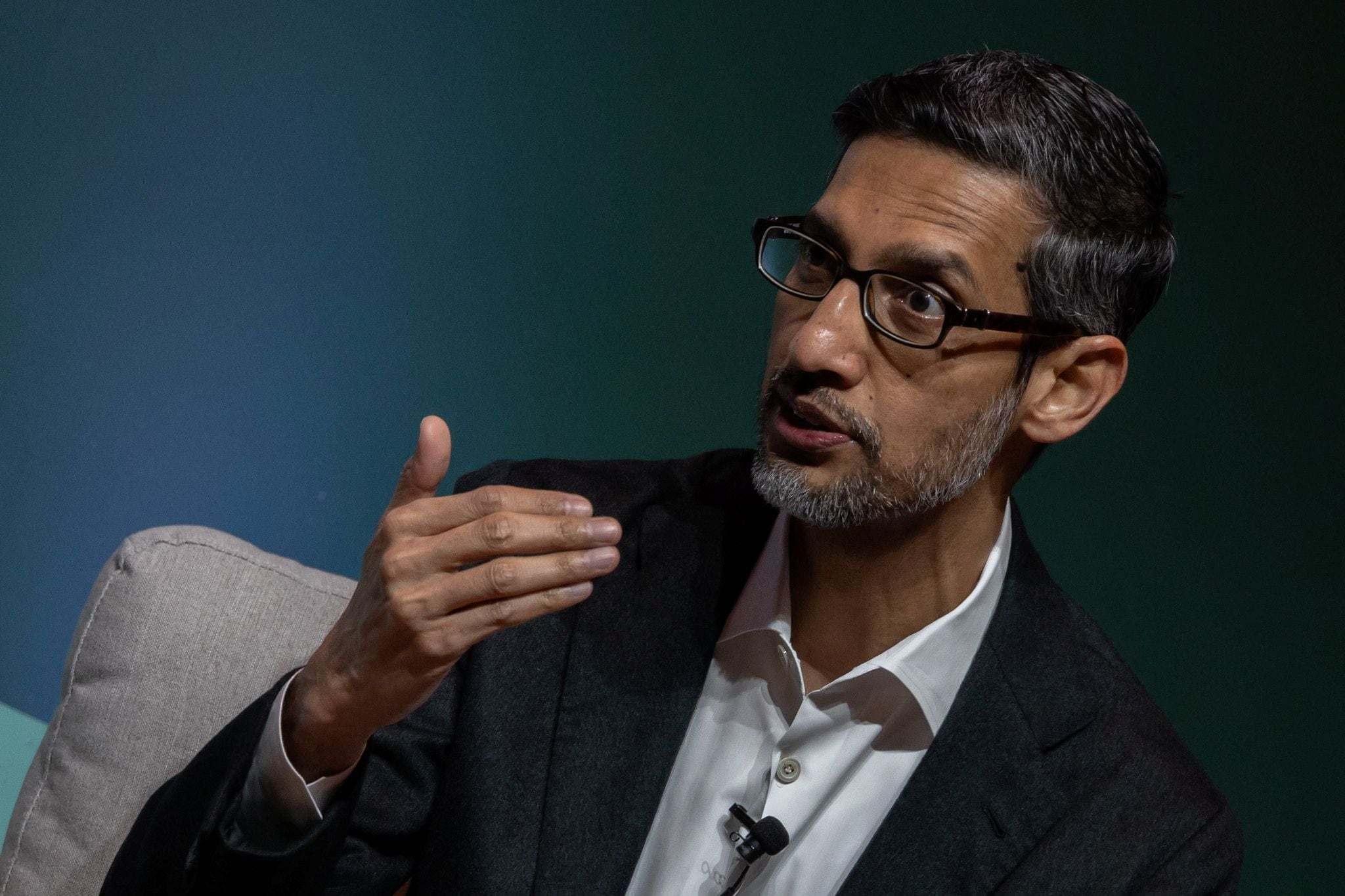 Sundar Pichai, CEO of Google and Alphabet Inc., indica que el avance con IA ha permitido el crecimiento de las compañías. REUTERS/Carlos Barria