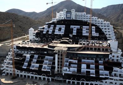 Juzgan este viernes a 28 activistas de Greenpeace acusados de «daños» en el hotel del Algarrobico (Almería)