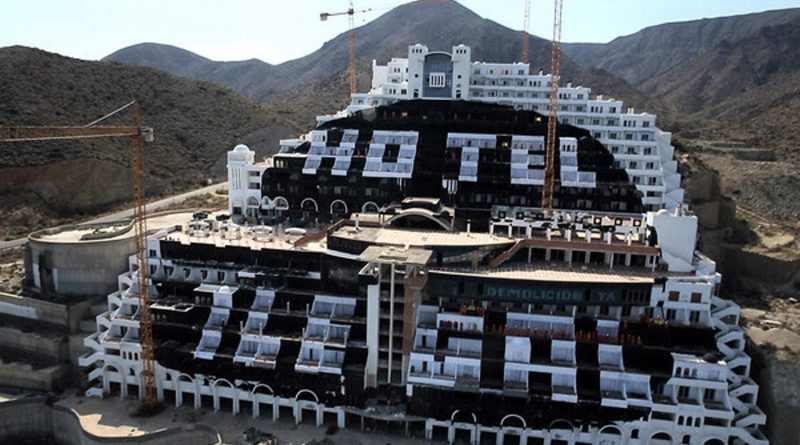 Juzgan este viernes a 28 activistas de Greenpeace acusados de «daños» en el hotel del Algarrobico (Almería)