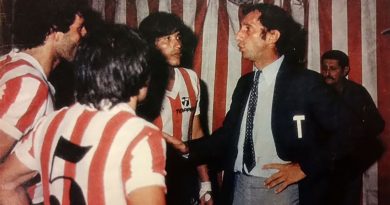 La guerra de los petardos: el polémico partido Estudiantes–Vélez que puso en riesgo la definición del campeonato en 1983