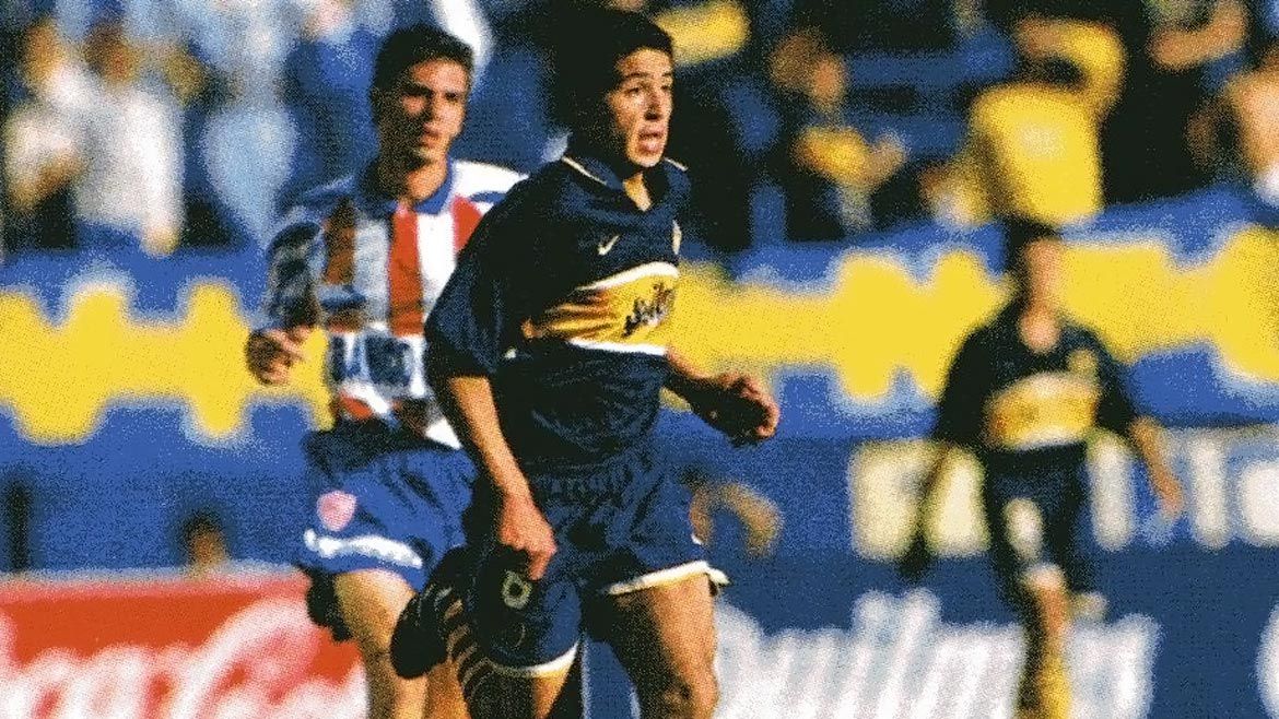 Juan Román Riquelme en su debut frente a Unión de Santa Fe, así inició su carrera