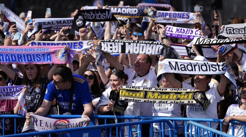 VÍDEO: Más de 15.000 personas abarrotan la plaza de Cibeles para celebrar la 36ª Liga del Real Madrid