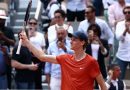 La reacción de Jannik Sinner al enterarse en cancha que se convirtió en número 1 del mundo tras la baja de Djokovic de Roland Garros